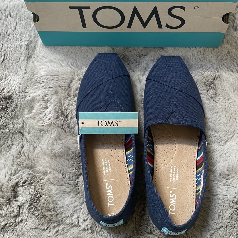 TOMS Women’s Classic Loafers - Picture 2 of 6